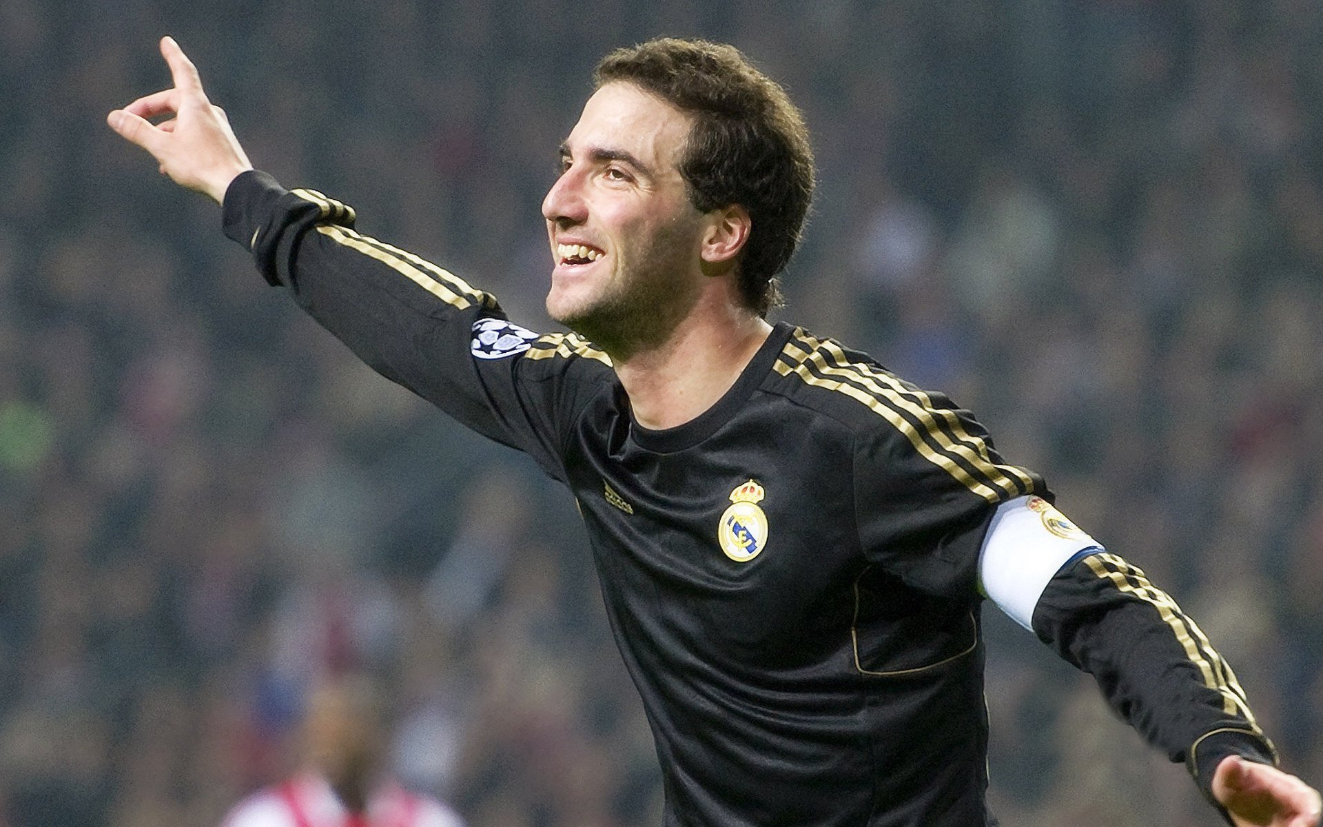 爱游戏娱乐网址-世界杯激烈抢分：每一场都令人心跳加速，世界杯激动人心时刻